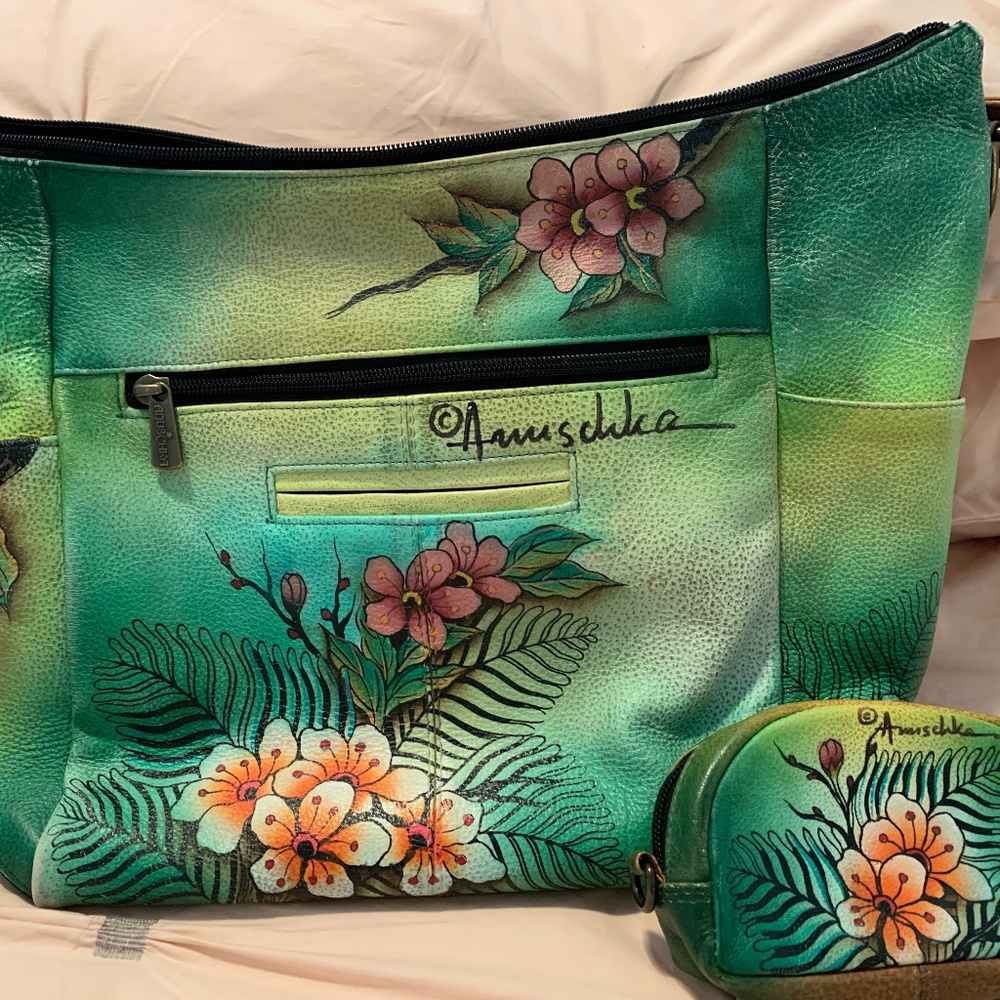 ANUSCHKA PASSIONATE PEACOCKS X-BODY/HOBO. MEDIUM.